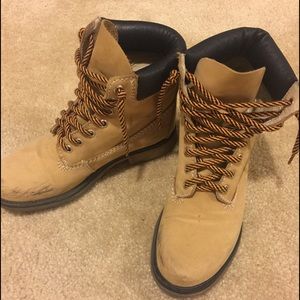Timberland style boots (Steve madden)
