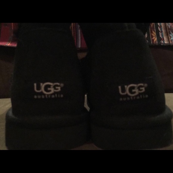 Bailey button triplet uggs - Picture 3 of 4