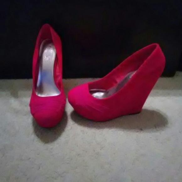 Red wedges