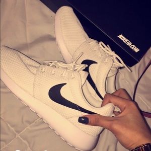 Nike Roshe One iD Women's shoes