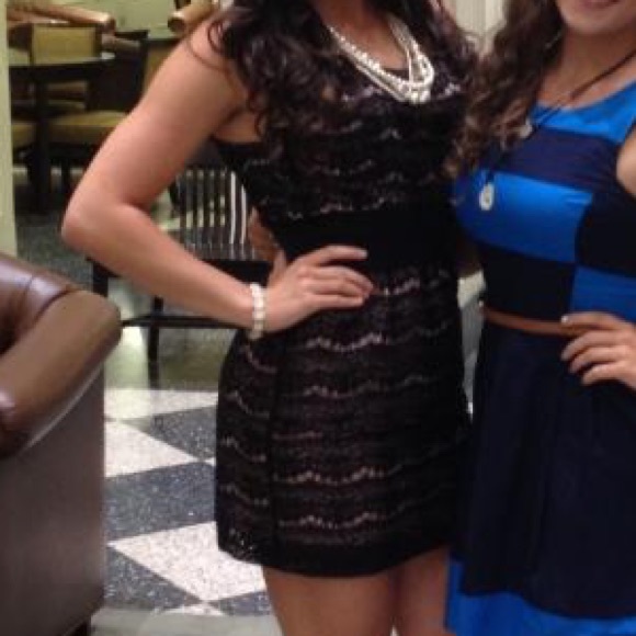 Black lace dress with a light pink under fabric - Picture 2 of 2