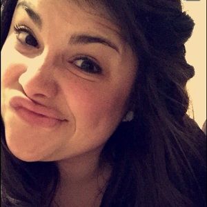 Meet your Posher, Jhennyfer