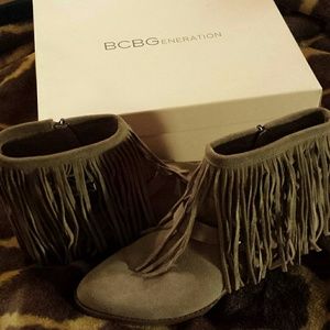 Taupe suede fringe booties sz 10