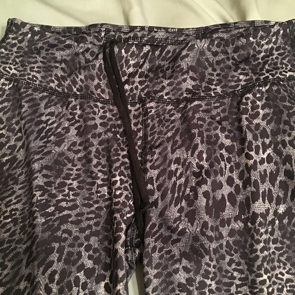 Leopard print workout capris - Picture 2 of 4