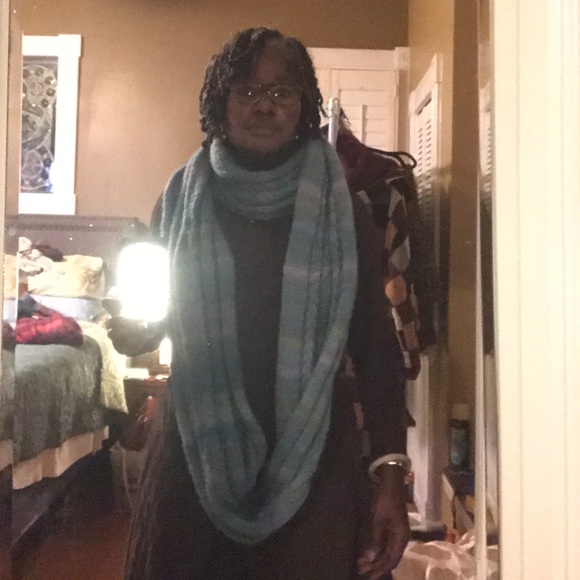 Hand knit super long cowl-neck scarf - Picture 4 of 4