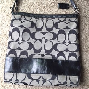 Signature Coach shoulder bag