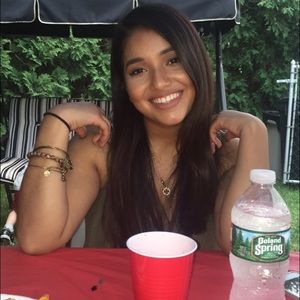 Meet your Posher, Desiree