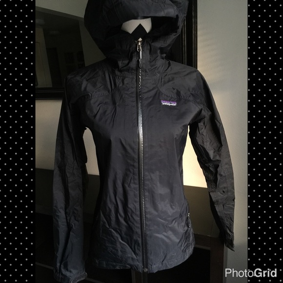 black patagonia windbreaker
