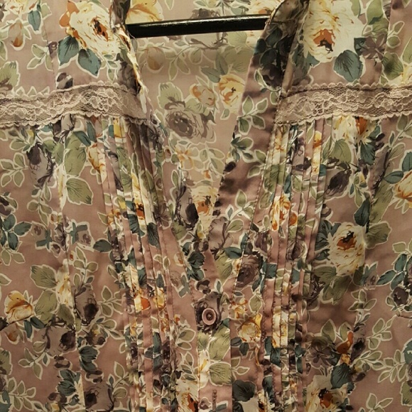 ⛔SOLD⛔ Dusty purple rose shirt - Picture 2 of 7