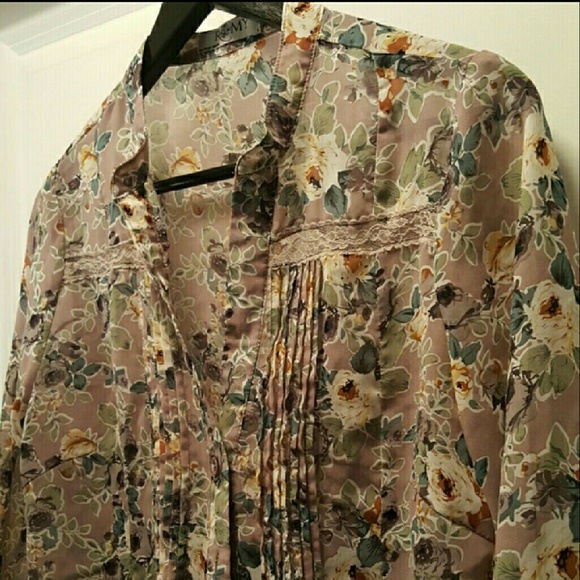 ⛔SOLD⛔ Dusty purple rose shirt - Picture 5 of 7