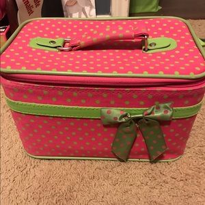 Duffel carrier case
