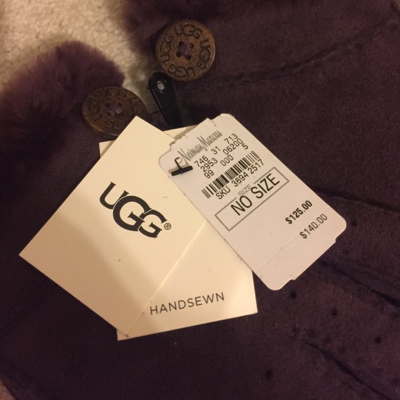 UGG BUNDLE dark purple earmuffs and gloves - Picture 2 of 3