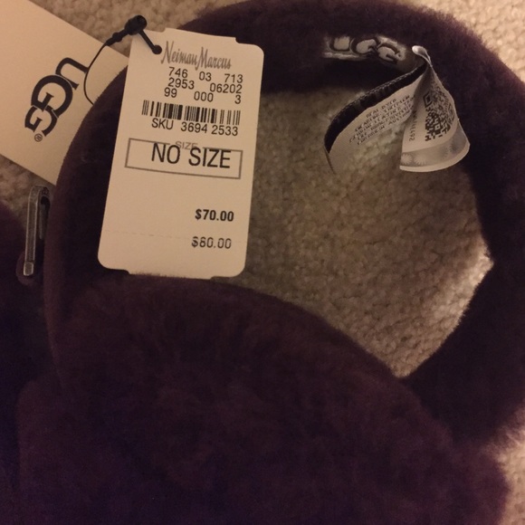 UGG BUNDLE dark purple earmuffs and gloves - Picture 3 of 3