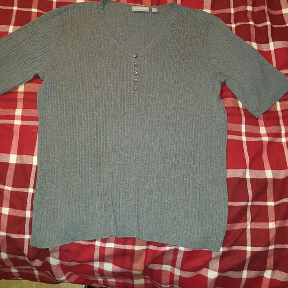 Short sleeve sweater
