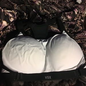 Victoria's Secret sports bra!!