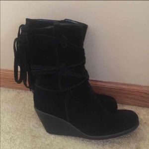 Aerosols black, suade boot wedges