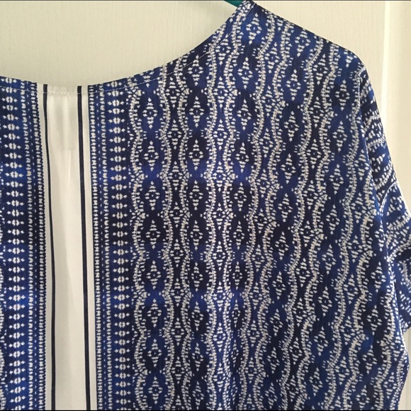 The Limited Tops - SOLD! Blue patterned top