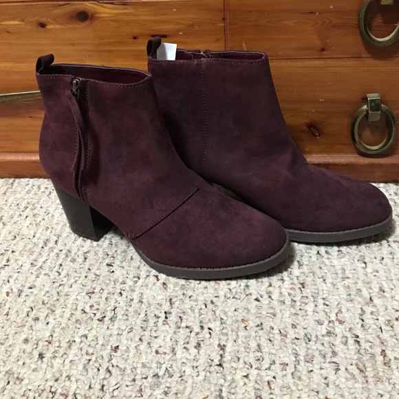 Maroon booties