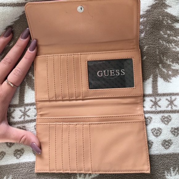 Pink and tan GUESS wallet - Picture 3 of 4