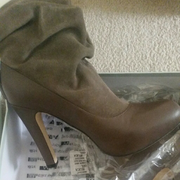 Boots - Picture 3 of 4