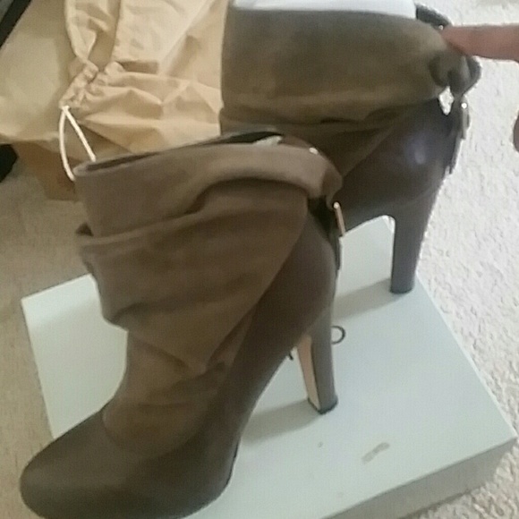 Boots - Picture 4 of 4