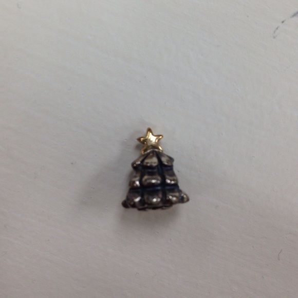 Pandora Christmas tree with gold star