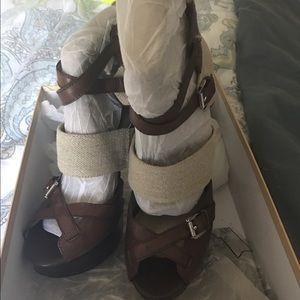 fallyn shoes  barely worn comes with box