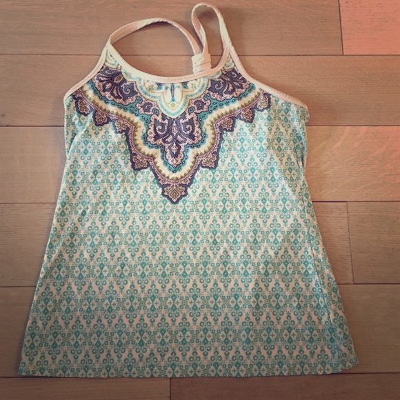 Athleta cross back tank with blue / gray motif