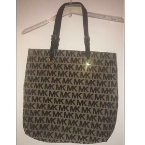 Michael Kors Jet Set Signature Large Tote