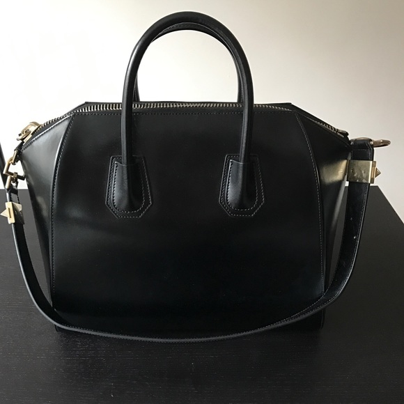 Givenchy Antigona Medium Shiny Calfskin Bag - Picture 4 of 6