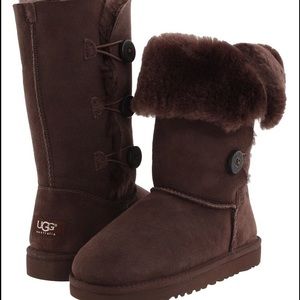 Ugg bailey button triplet tall chocolate