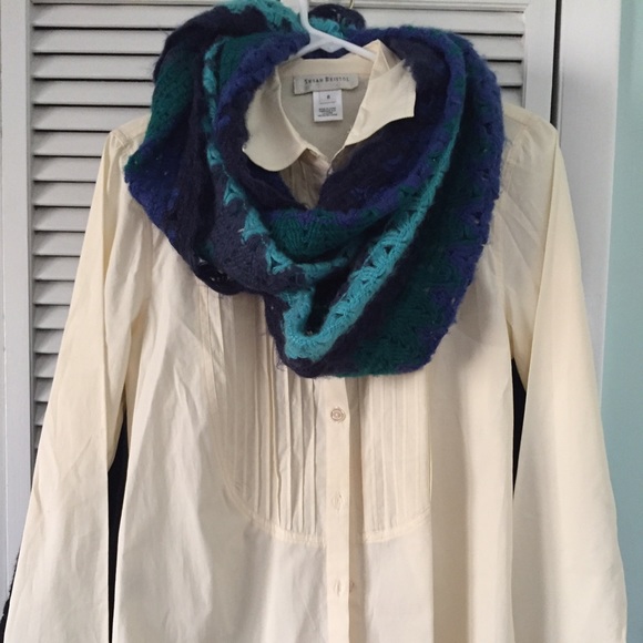 Susan Bristol tunic style cream color button up.