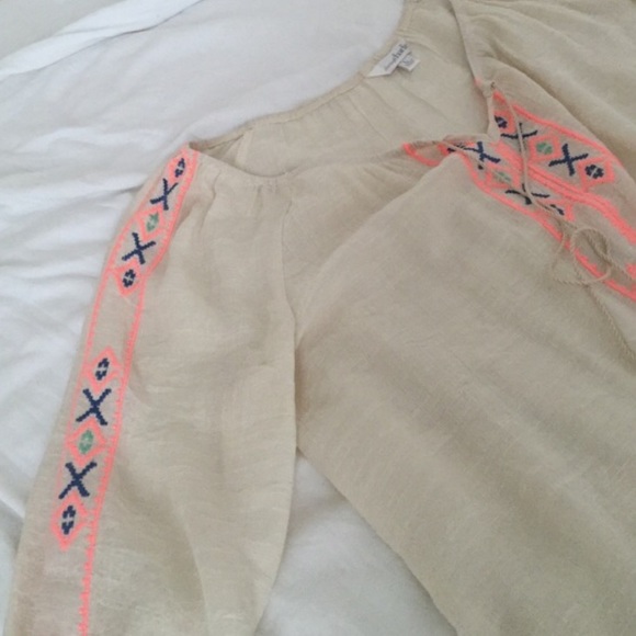 SOLD Boho top - Picture 3 of 3