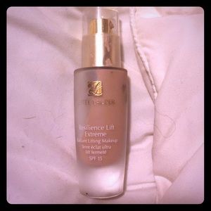 Resilience lift extreme liquid foundation