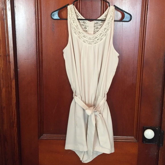 Creme lace romper!