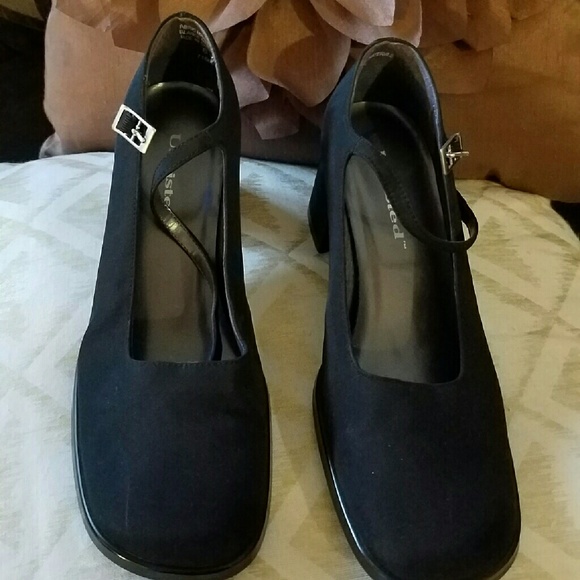 ❤GIRL black short heels shoes new no tag.