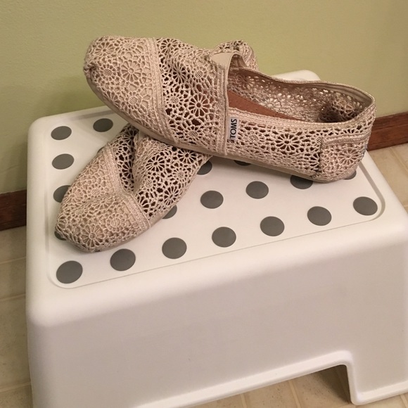 Toms cream lace shoes