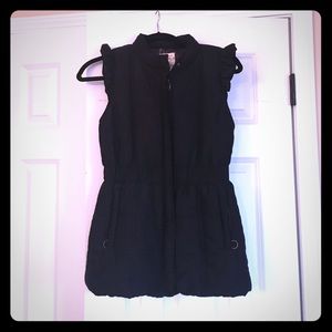 Medium Sleeveless Ruffle Detail Vest