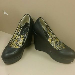 Madden Girl Expoze black wedge pump