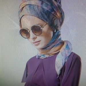 Meet your Posher, Naima