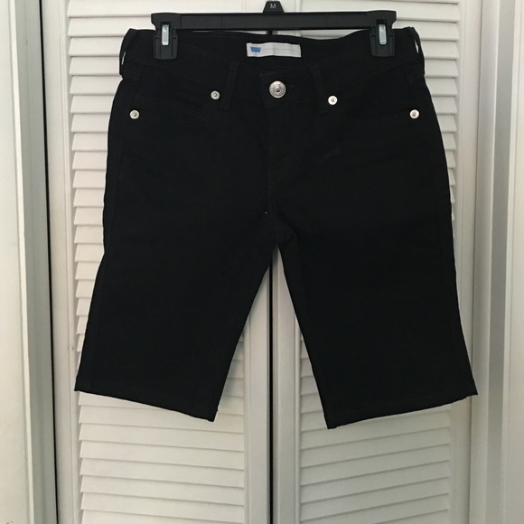 Black Capri Levi's shorts