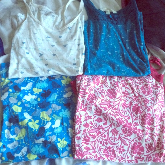 Lot of 4 xs tank tops and Camis