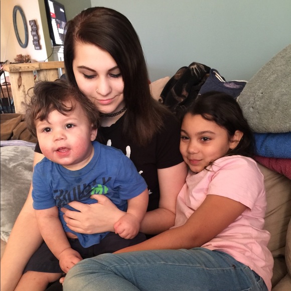 Meet your Posher, Ursula - Picture 2 of 4