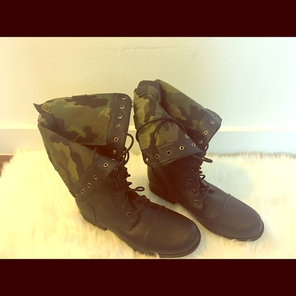Combat boots