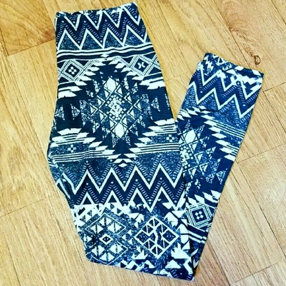 Tribal Print Leggings - Picture 2 of 3