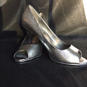 Bandolino dress heel shoes