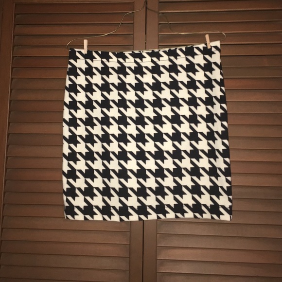 Houndstooth mini skirt.