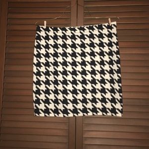 Houndstooth mini skirt.
