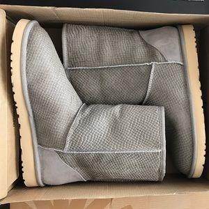 UGG size 10 classic short calf hair with scales
