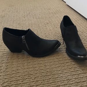 Volatile pointed toe booties size 10(runs small)